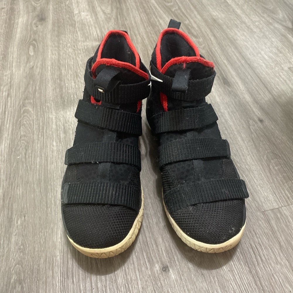 Nike Lebron James Basketball shoes